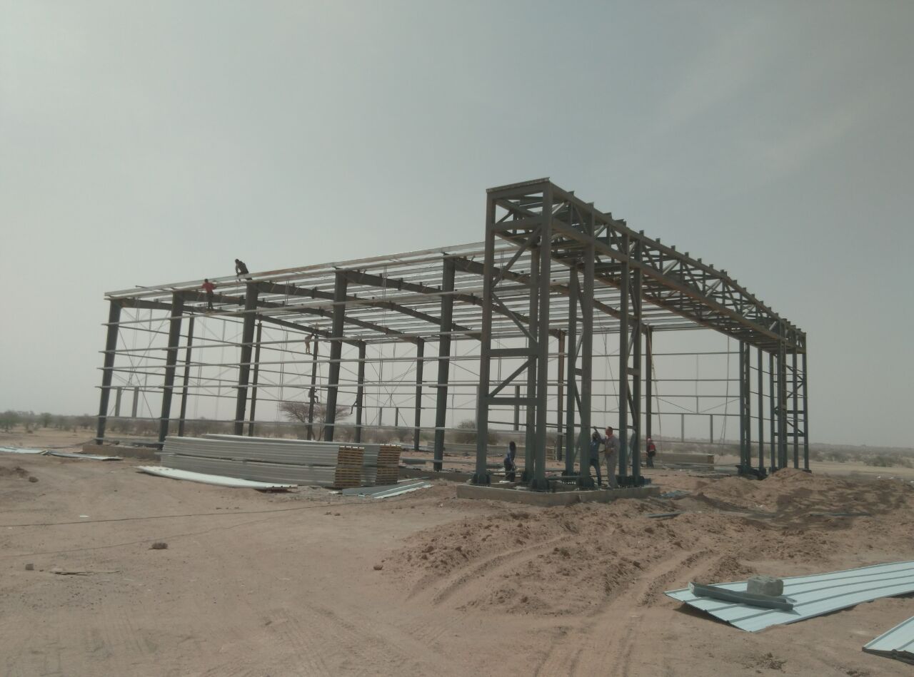 Pre-engineered steel frame building istrukturang bakal na katha ng hangar
